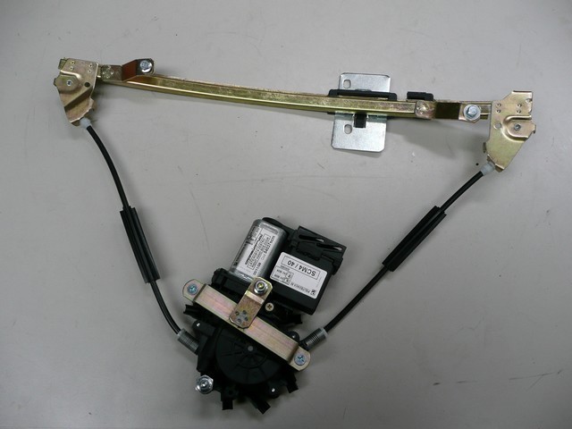 Lève-vitre arrière droit, électrique, avec option confort